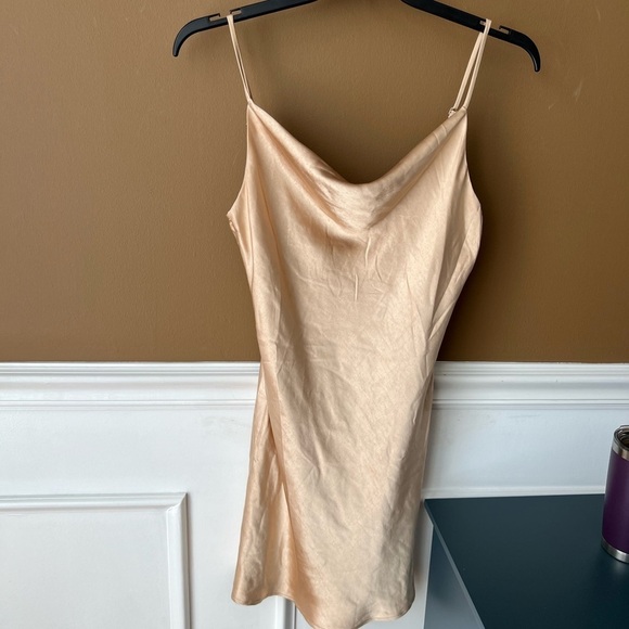 Audrey 3+1 Women’s Elegant Cream Mini Slip Dress Size Medium Minimalist - Picture 3 of 6